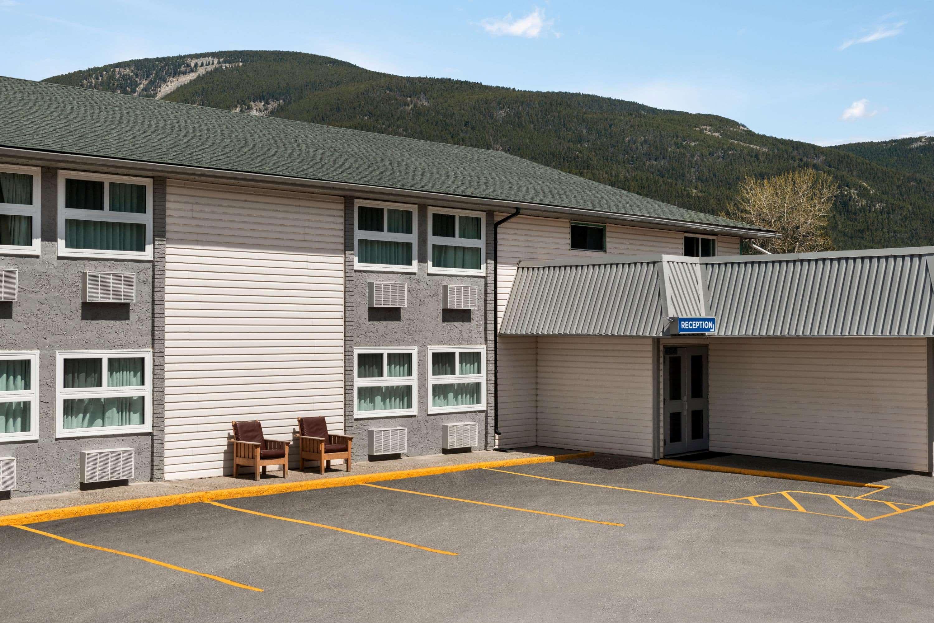 Travelodge By Wyndham Blairmore מראה חיצוני תמונה