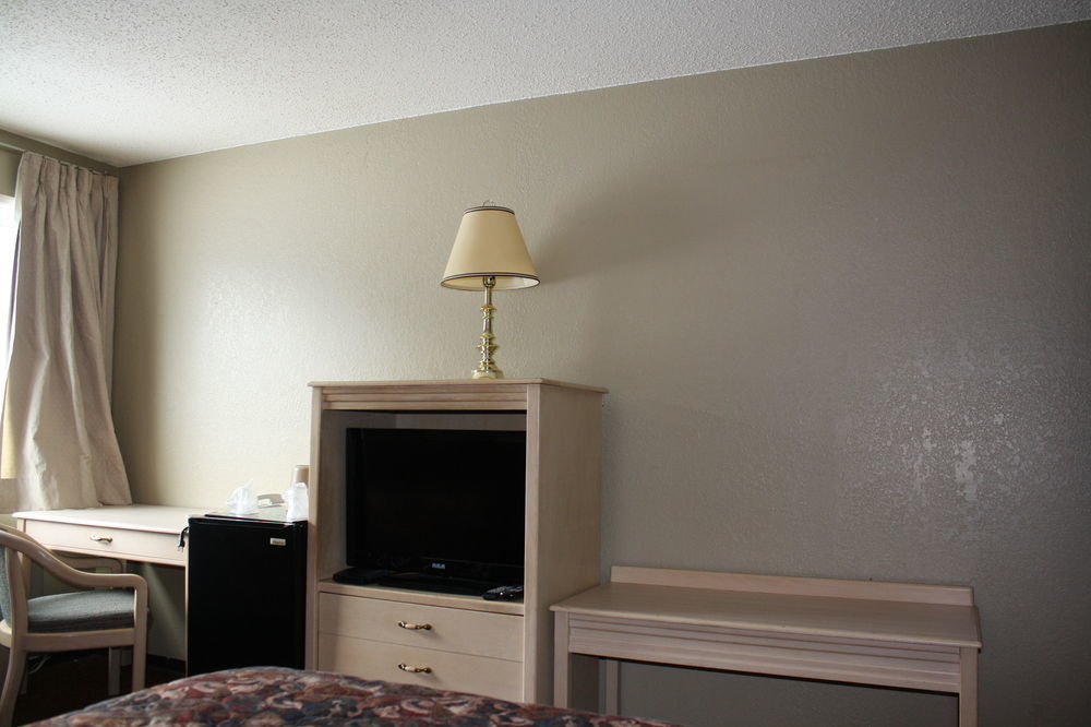 Travelodge By Wyndham Blairmore מראה חיצוני תמונה