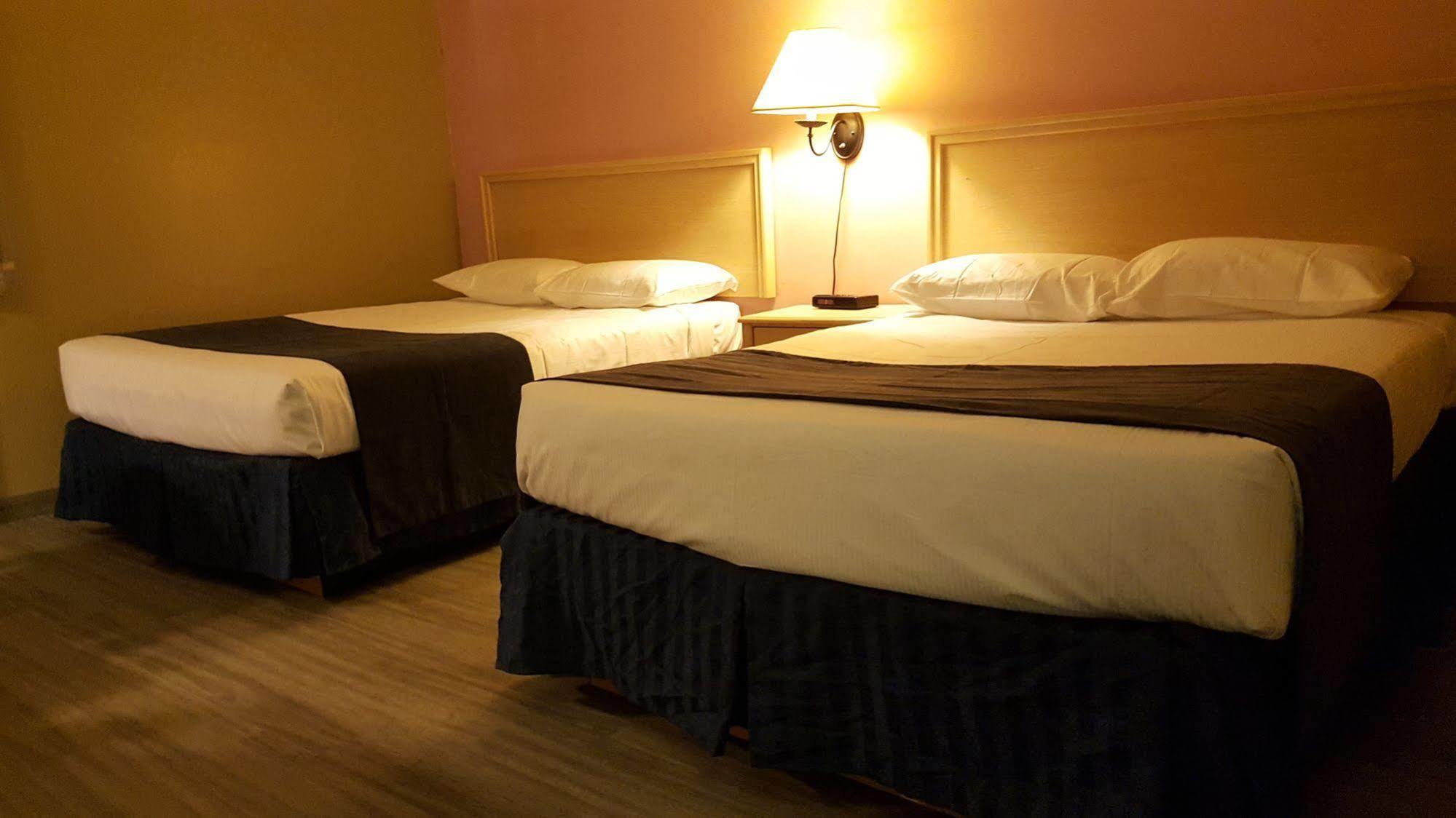 Travelodge By Wyndham Blairmore מראה חיצוני תמונה